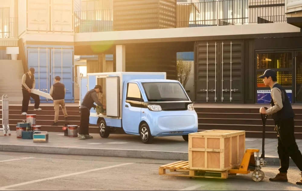 How Should Urban Delivery Fleets Balance Payload, Stops, and EV Battery Range